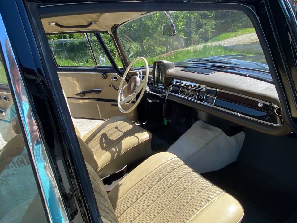 Afbeelding 7/9 van Mercedes-Benz 220 SE b (1964)