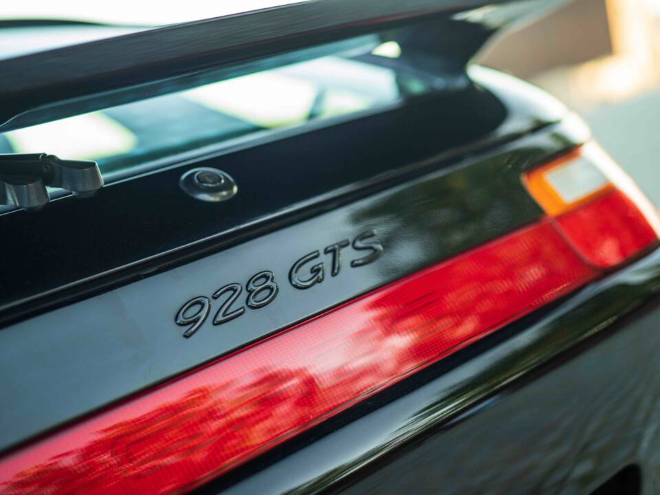 Image 23/63 of Porsche 928 GTS (1994)