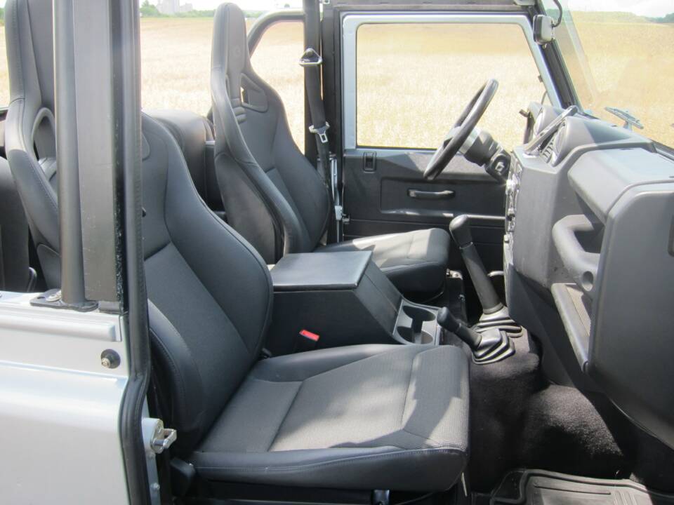 Imagen 5/19 de Land Rover Defender 90 TD4 (2008)