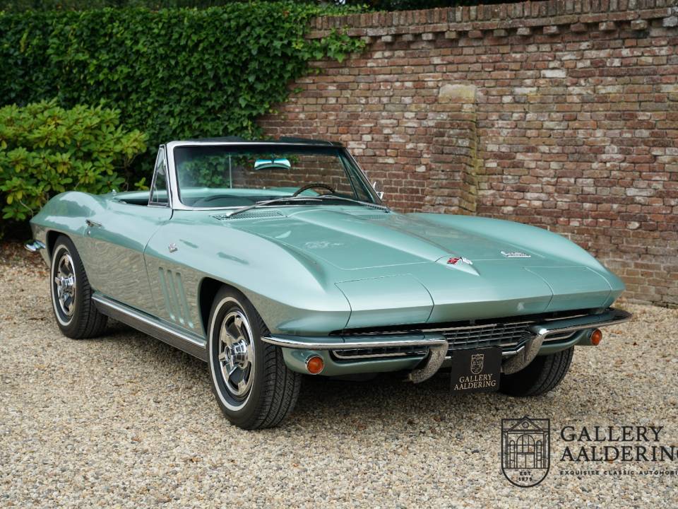 Image 32/50 of Chevrolet Corvette Sting Ray Convertible (1966)