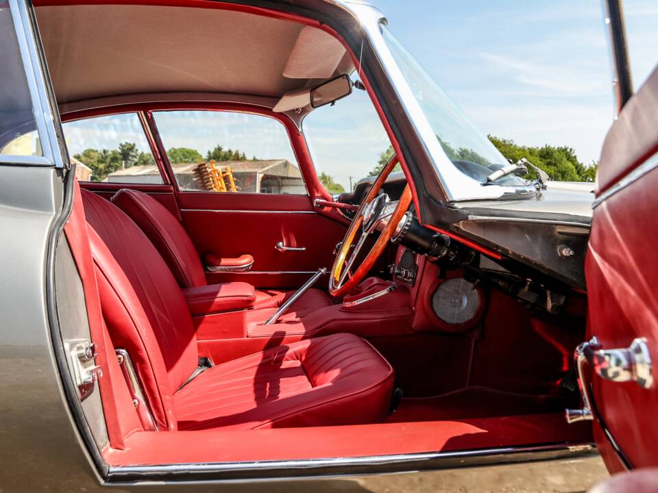 Bild 37/44 von Jaguar E-Type 4.2 (1964)
