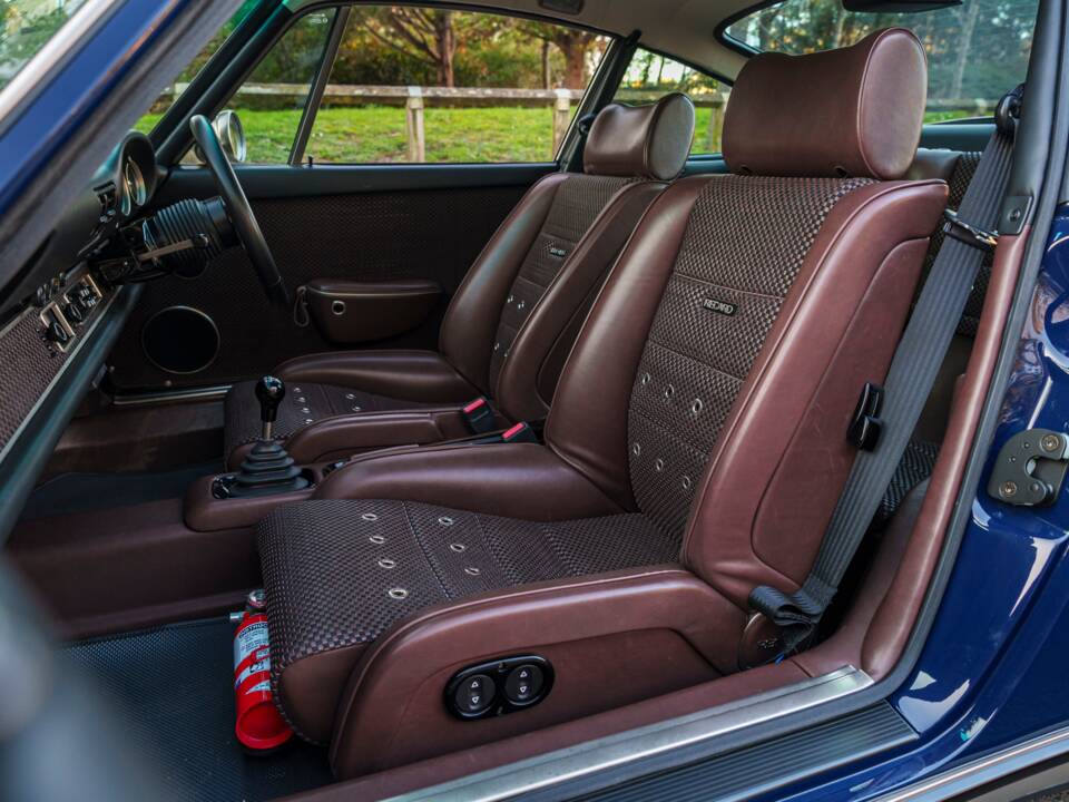 Image 28/34 of Porsche 911 Singer (2023)