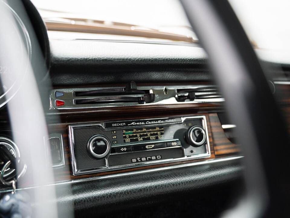 Image 42/50 of Mercedes-Benz 300 SEL 6.3 (1970)