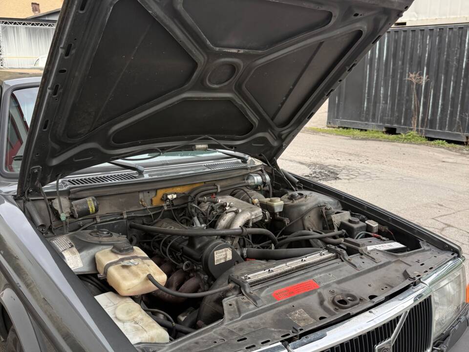 Image 44/54 of Volvo 245 GL (1990)