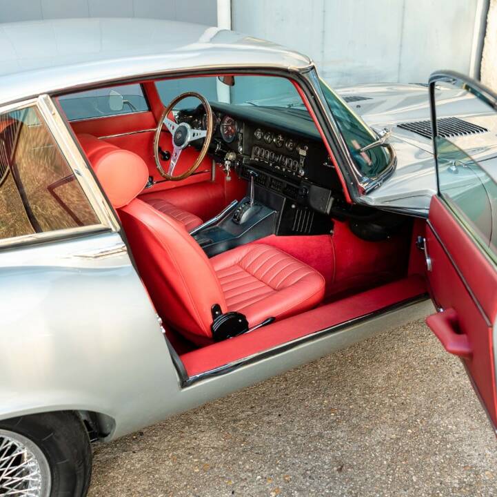 Bild 46/50 von Jaguar E-Type V12 (2+2) (1971)
