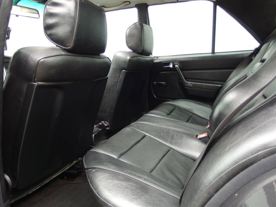 Immagine 55/98 di Mercedes-Benz 190 E 2.3-16 (1985)