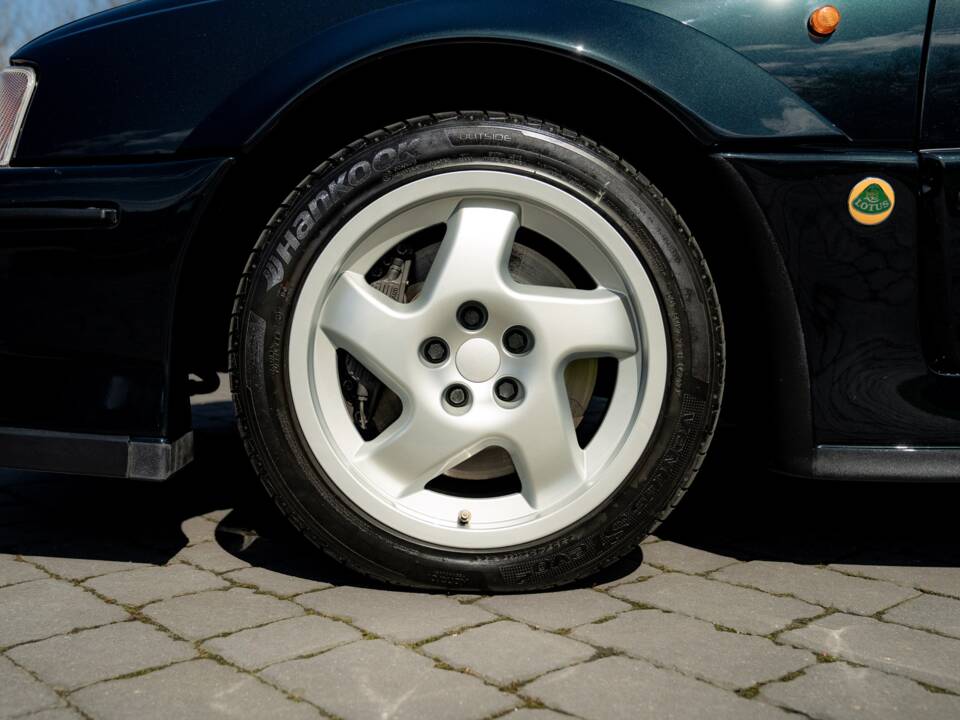 Image 20/75 of Lotus Carlton (1991)