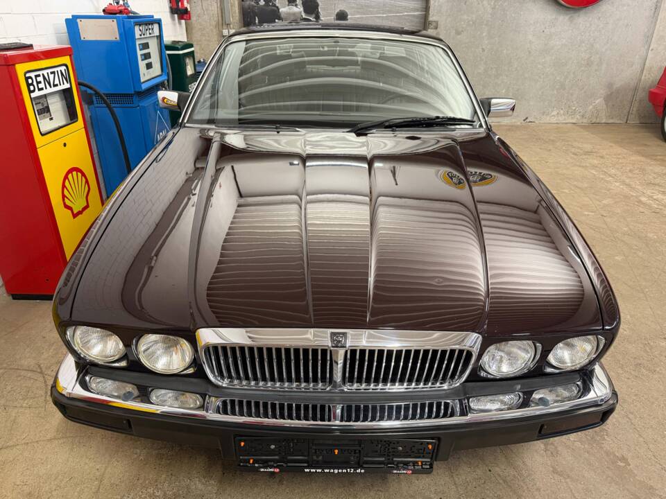 Image 4/21 of Jaguar XJ 6 4.0 Sovereign (1995)