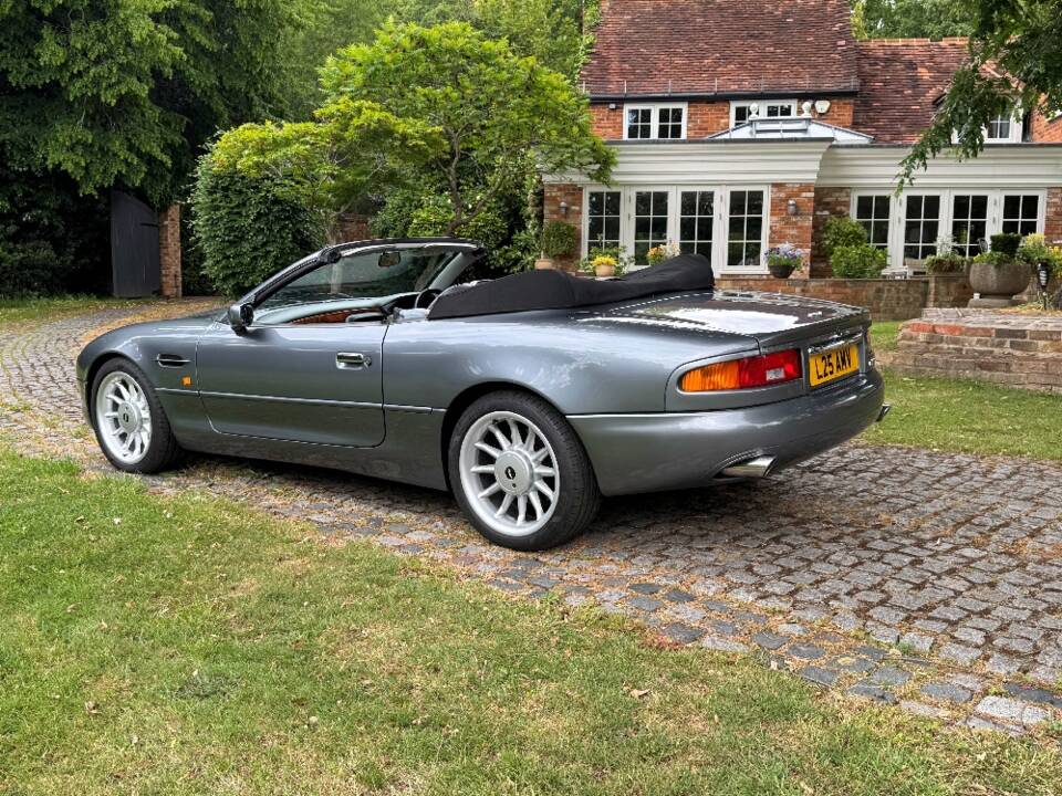 Image 14/28 of Aston Martin DB 7 Volante (1997)