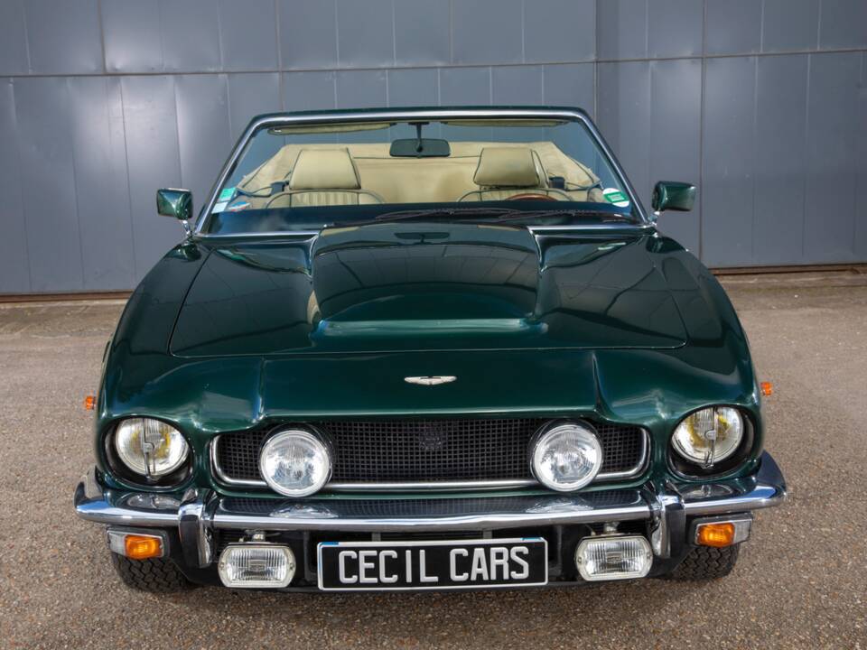 Image 2/20 of Aston Martin V8 (1981)