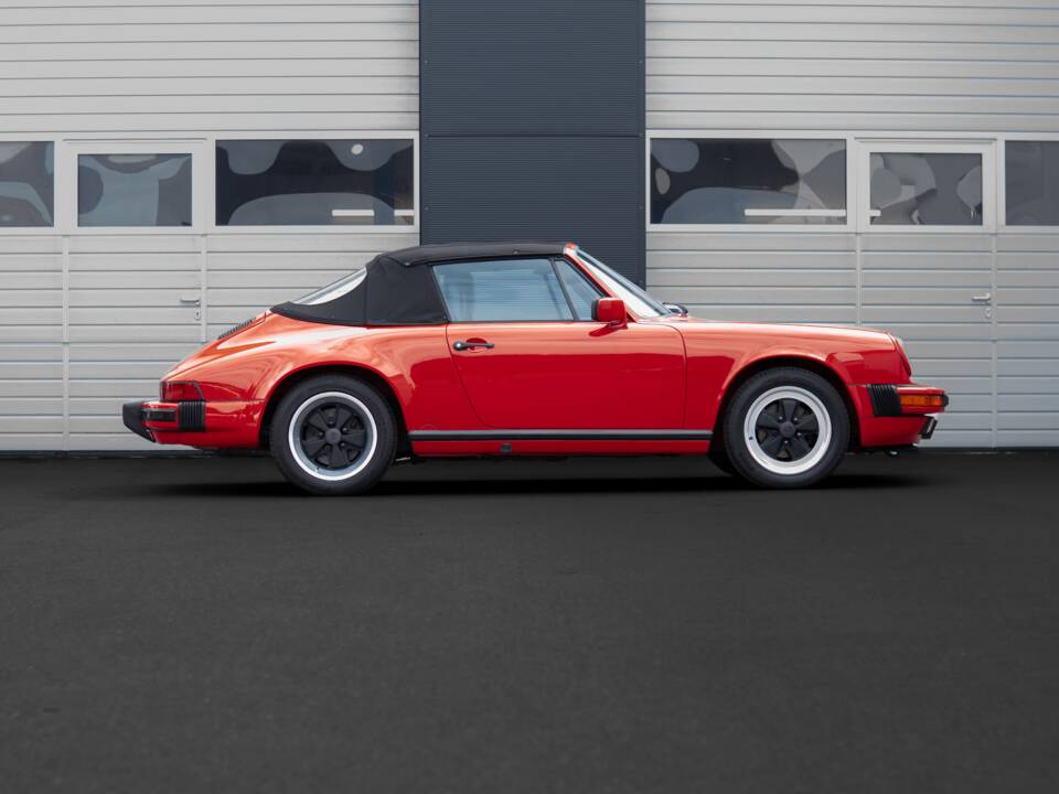 Image 3/29 of Porsche 911 Carrera 3.2 (1989)