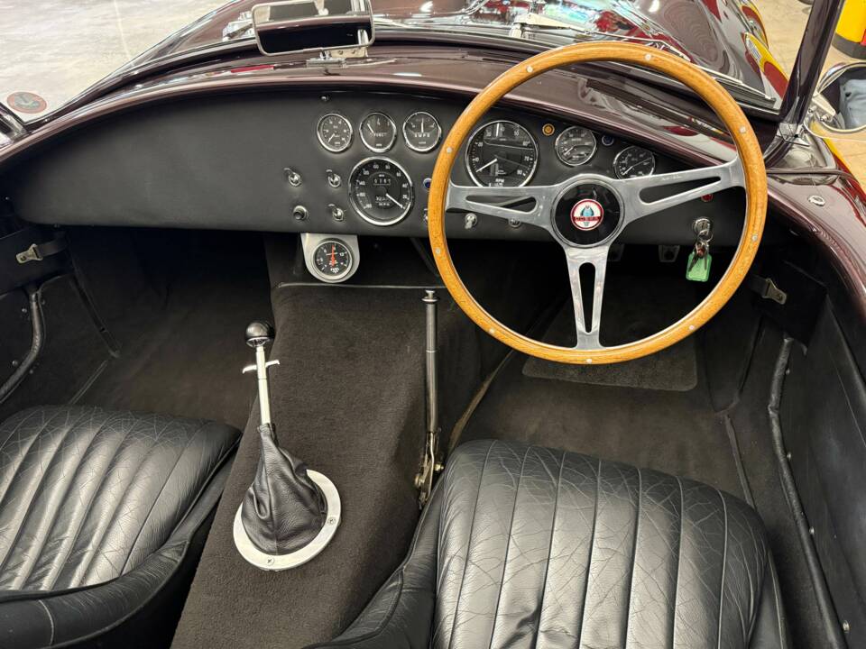 Image 13/17 of AC Cobra 427 (1968)