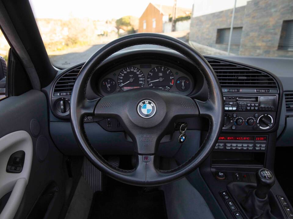 Bild 81/92 von BMW 325i (1994)