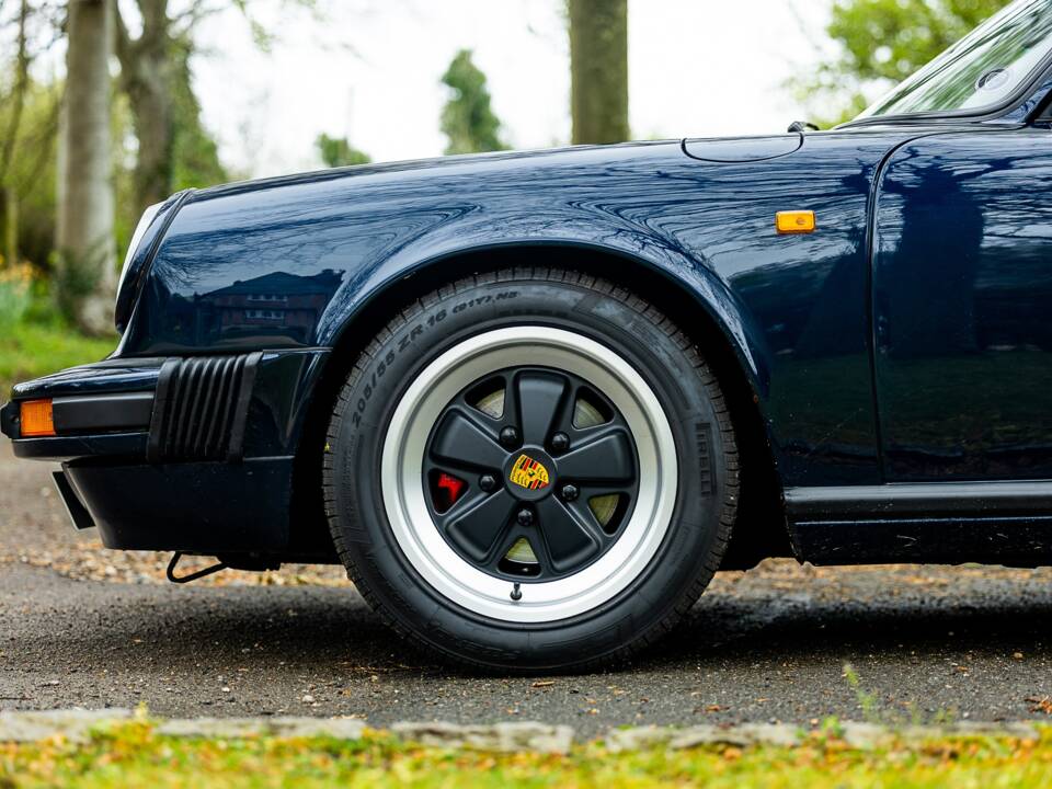 Image 23/50 of Porsche 911 Carrera 3.2 (1985)