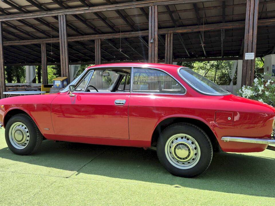 Afbeelding 18/63 van Alfa Romeo Giulia GT 1300 Junior (1971)