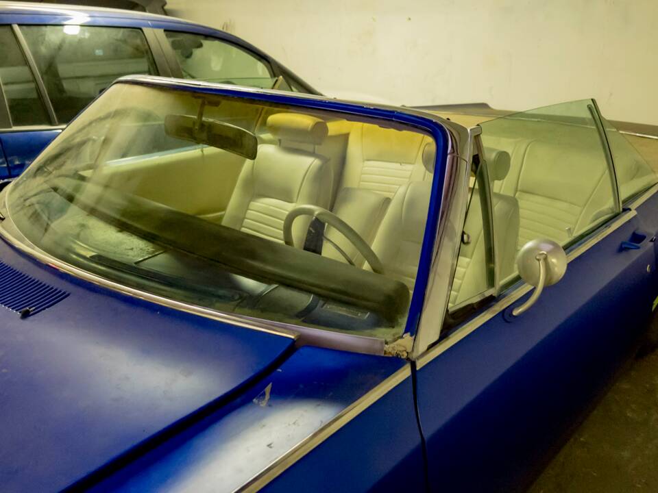 Image 22/50 of Chrysler 300 L (1970)