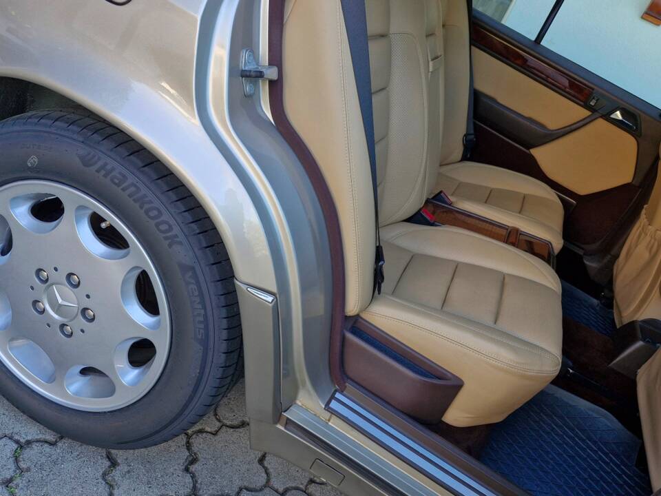 Immagine 12/20 di Mercedes-Benz 500 E (1991)