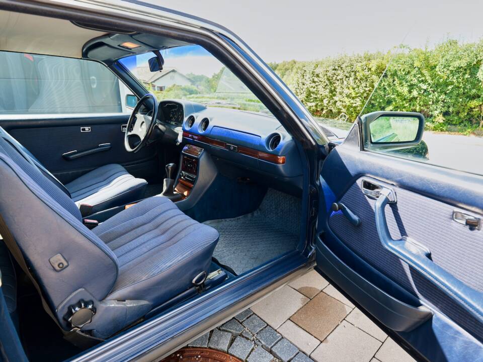 Bild 71/99 von Mercedes-Benz 230 CE (1983)