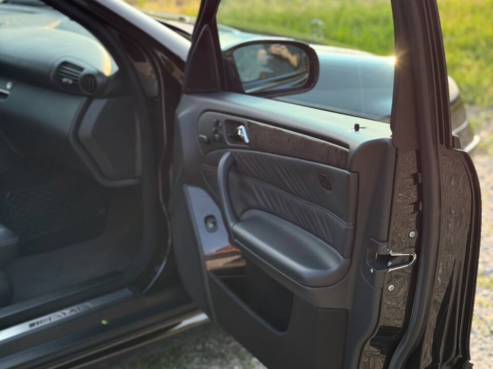 Bild 9/38 von Mercedes-Benz C 55 AMG (2004)