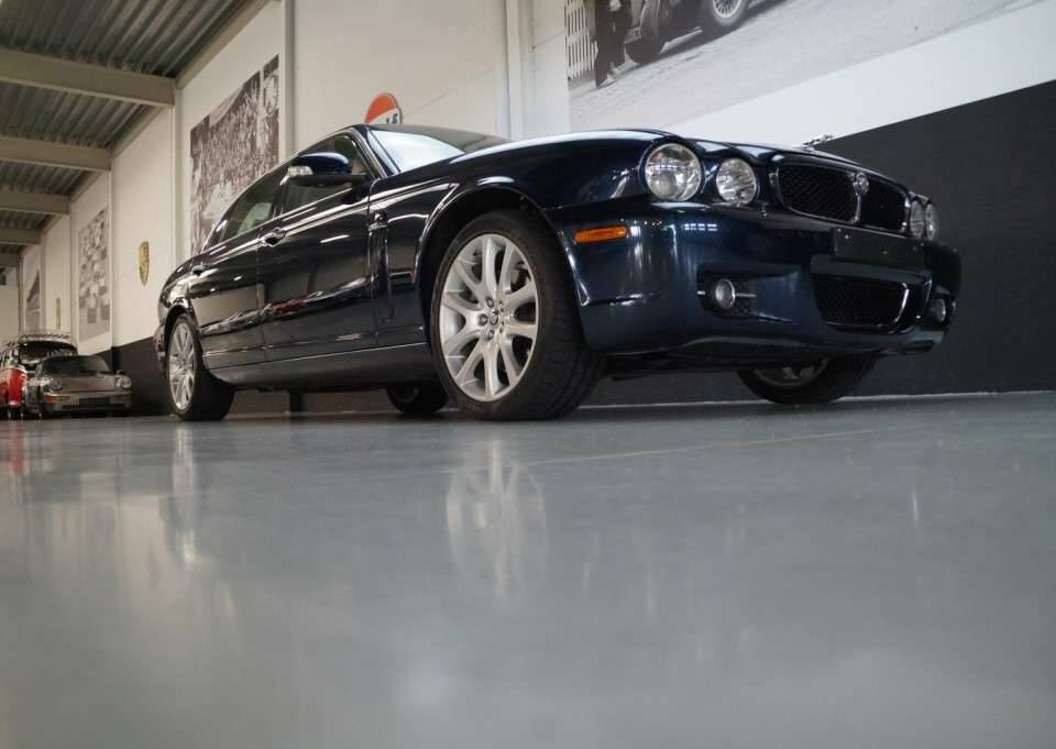 Bild 20/50 von Jaguar XJ 8 4.2 (2008)