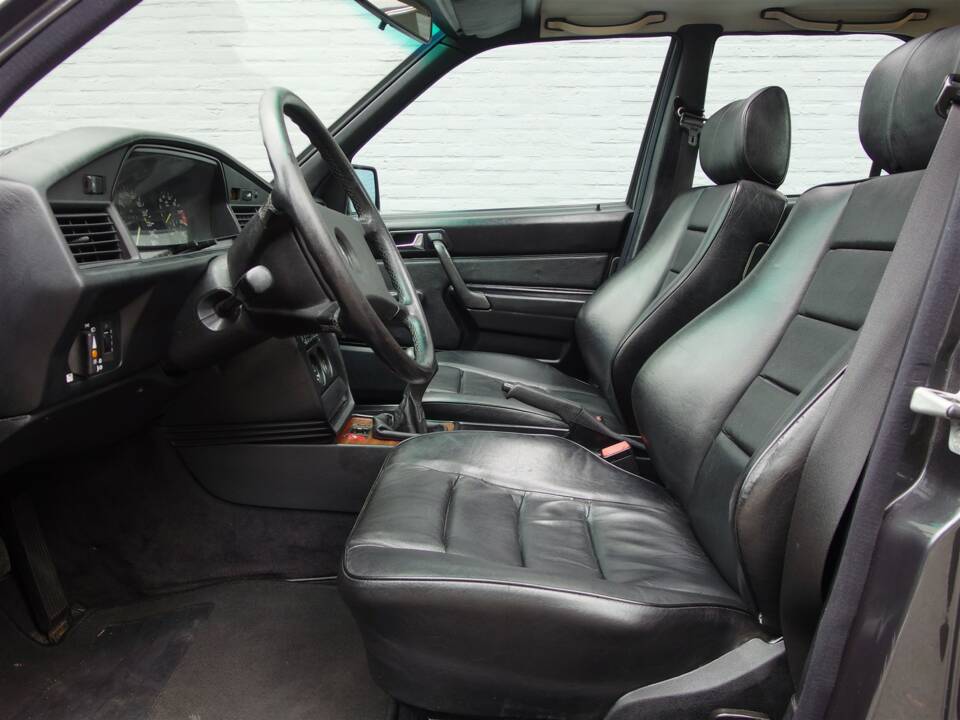 Immagine 41/98 di Mercedes-Benz 190 E 2.3-16 (1985)