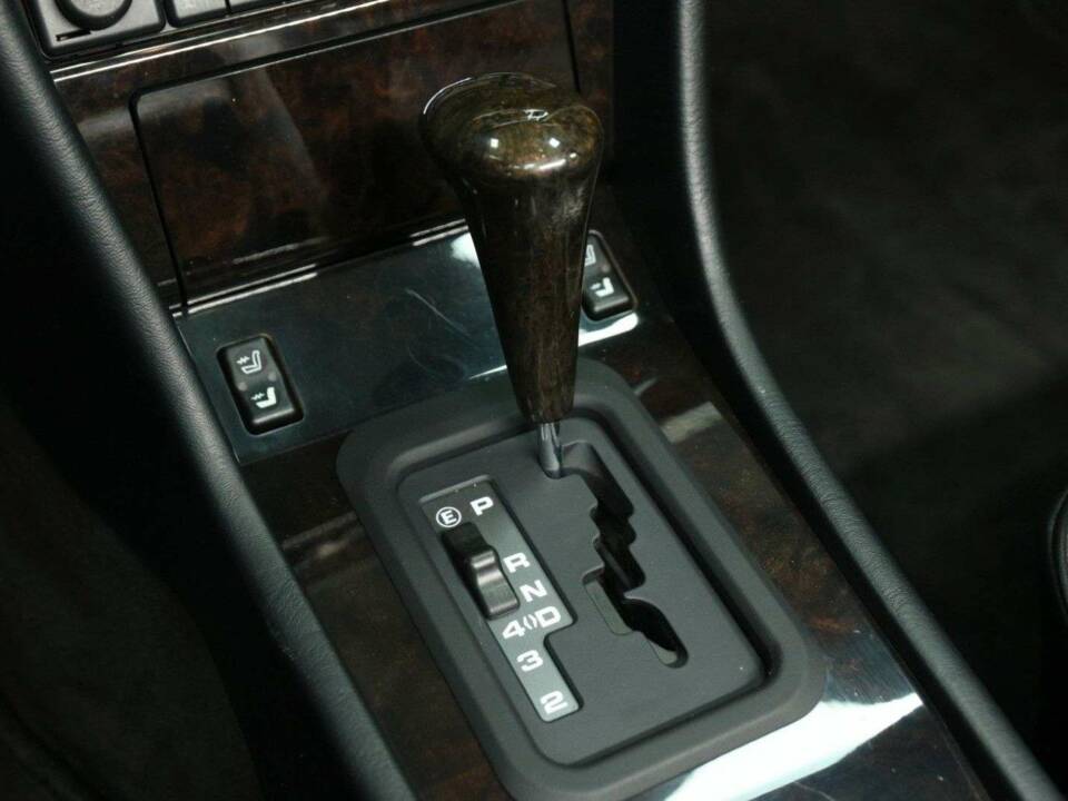 Immagine 16/30 di Mercedes-Benz E 320 &quot;Final Edition&quot; (1997)