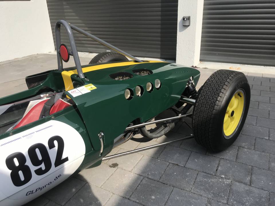 Image 10/31 of Lotus 20 Formula Junior (1961)