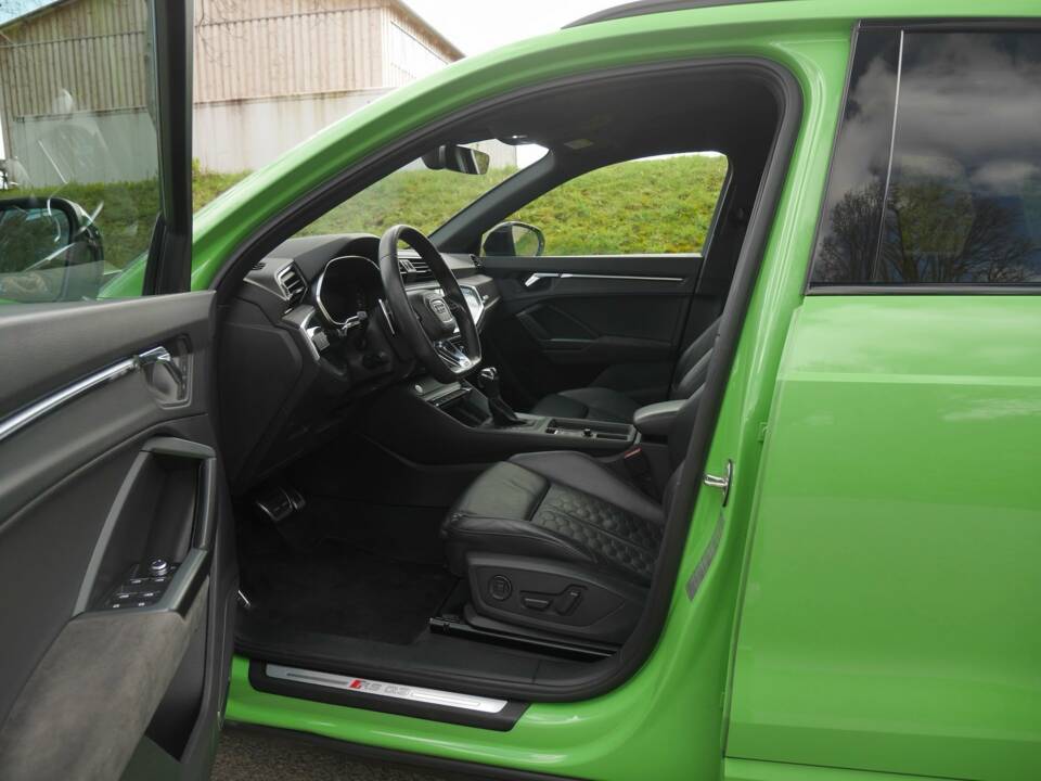 Bild 31/45 von Audi RS Q3 (1900)