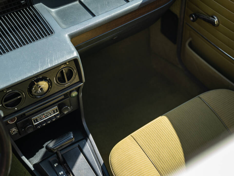 Image 35/46 of BMW 525 (1978)