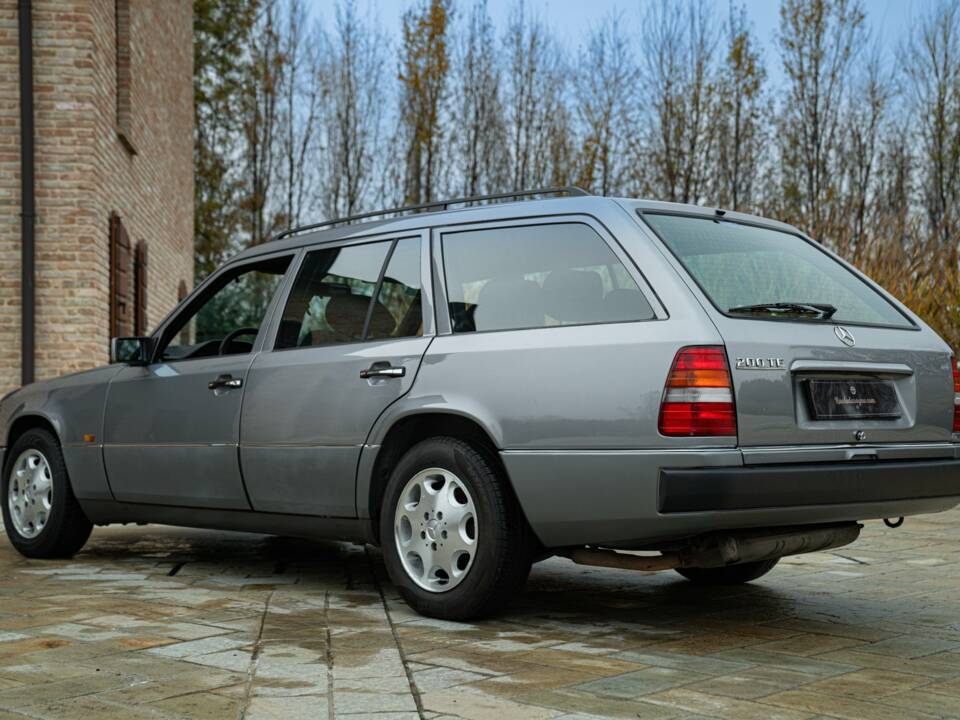 Image 6/50 of Mercedes-Benz 200 TE (1992)