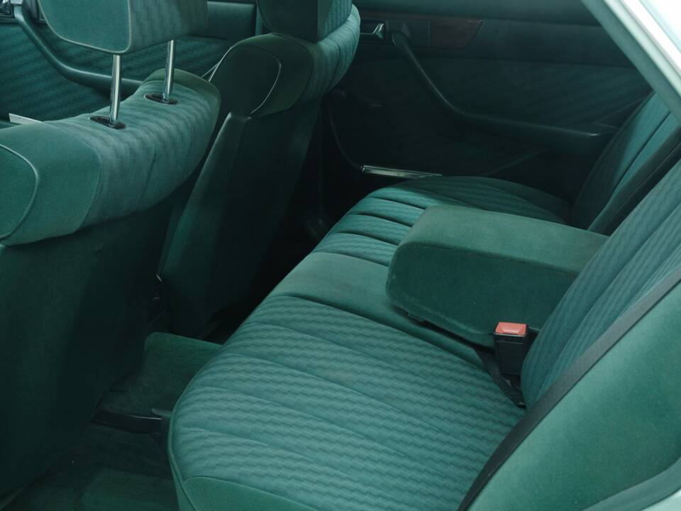 Bild 32/50 von Mercedes-Benz 300 SE (1986)