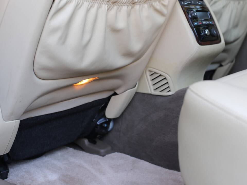 Imagen 47/77 de Jaguar XJ 8 4.2 (2005)