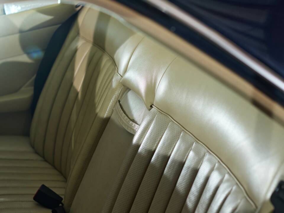Bild 26/43 von Mercedes-Benz 380 SE (1984)
