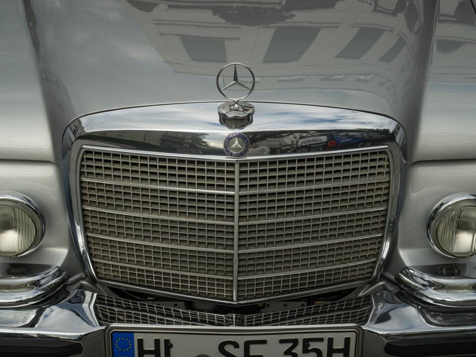 Image 8/95 of Mercedes-Benz 280 SE 3,5 (1970)