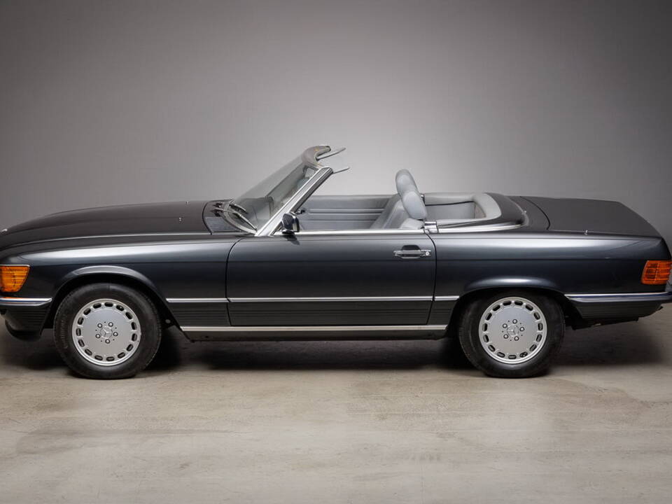 Image 13/44 of Mercedes-Benz 300 SL (1988)