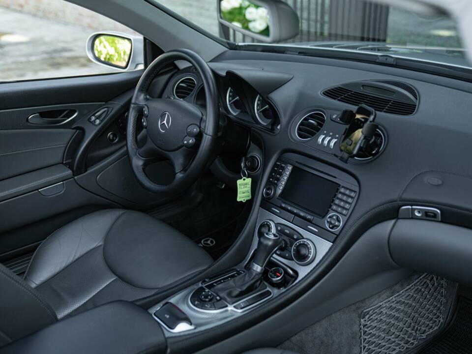 Image 39/50 of Mercedes-Benz SL 350 (2005)