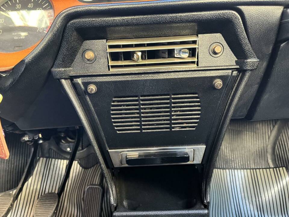 Image 28/44 of Lancia Fulvia 1.3 S (1970)