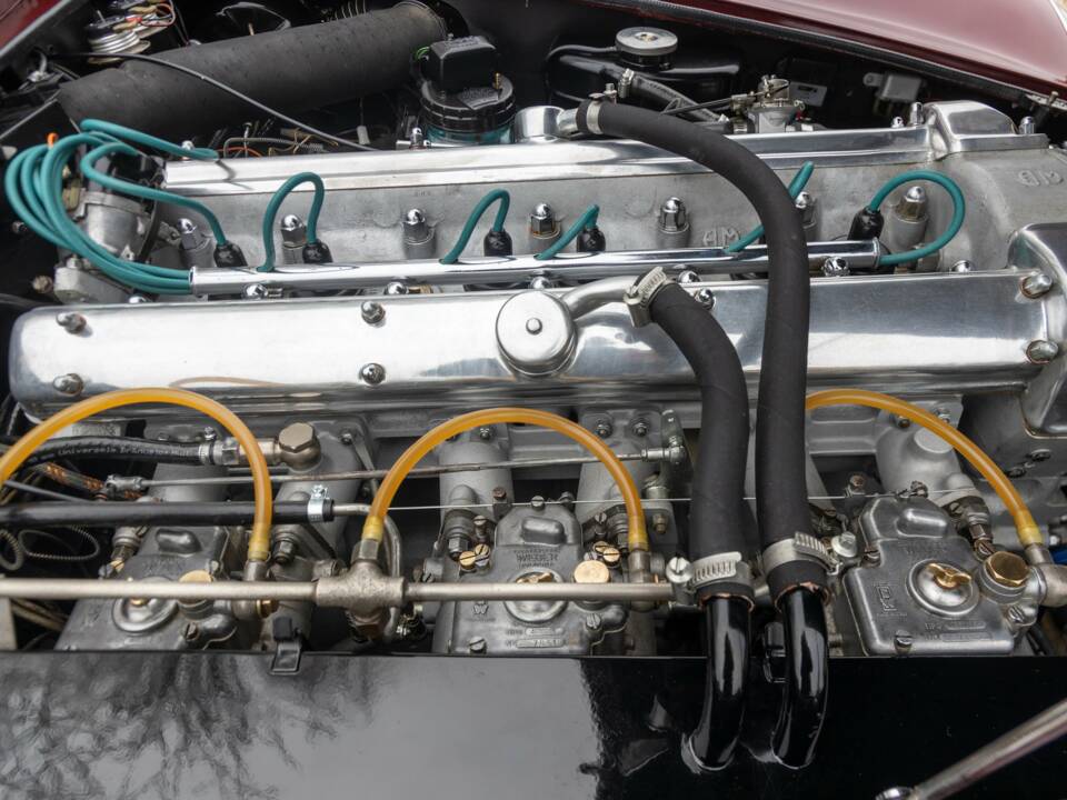 Image 29/50 de Aston Martin DB 5 Vantage (1965)