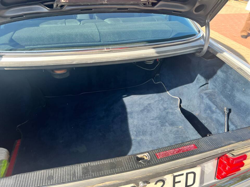 Image 37/77 of Mercedes-Benz 380 SEC (1982)