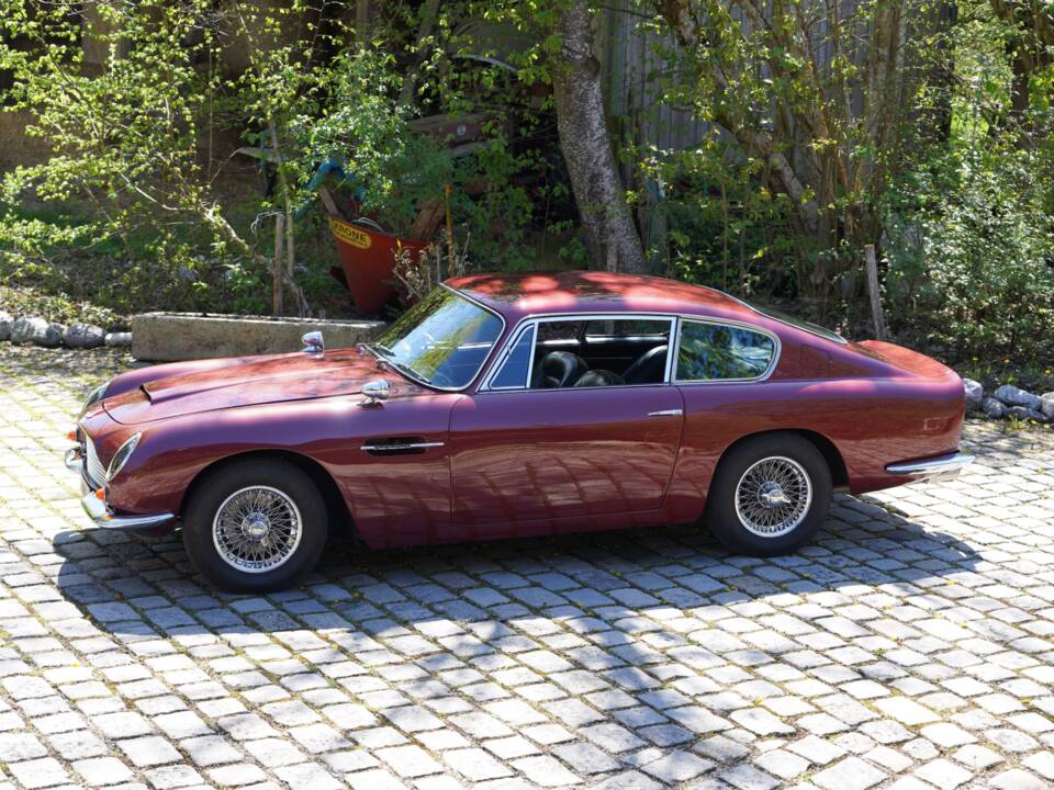 Imagen 3/12 de Aston Martin DB 6 Vantage (1967)