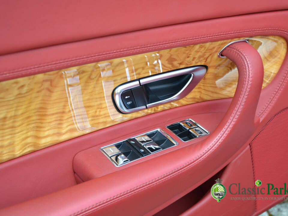 Bild 23/50 von Bentley Continental GTC (2007)