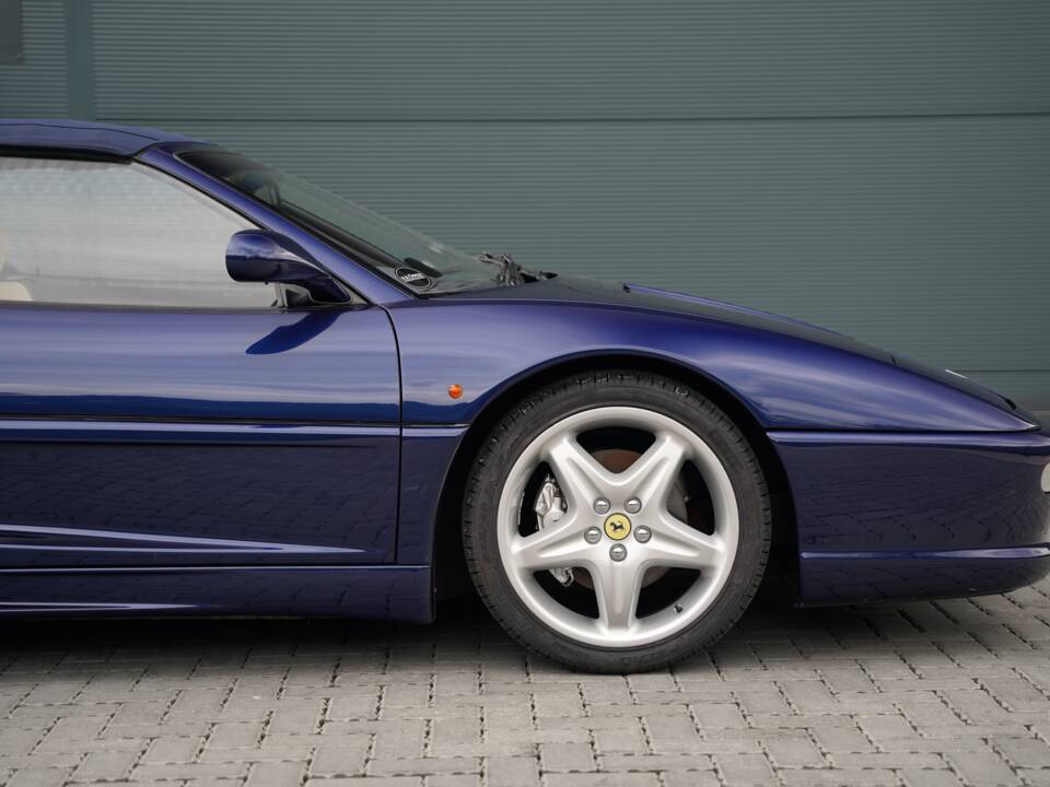 Image 24/50 de Ferrari F 355 Spider (1998)