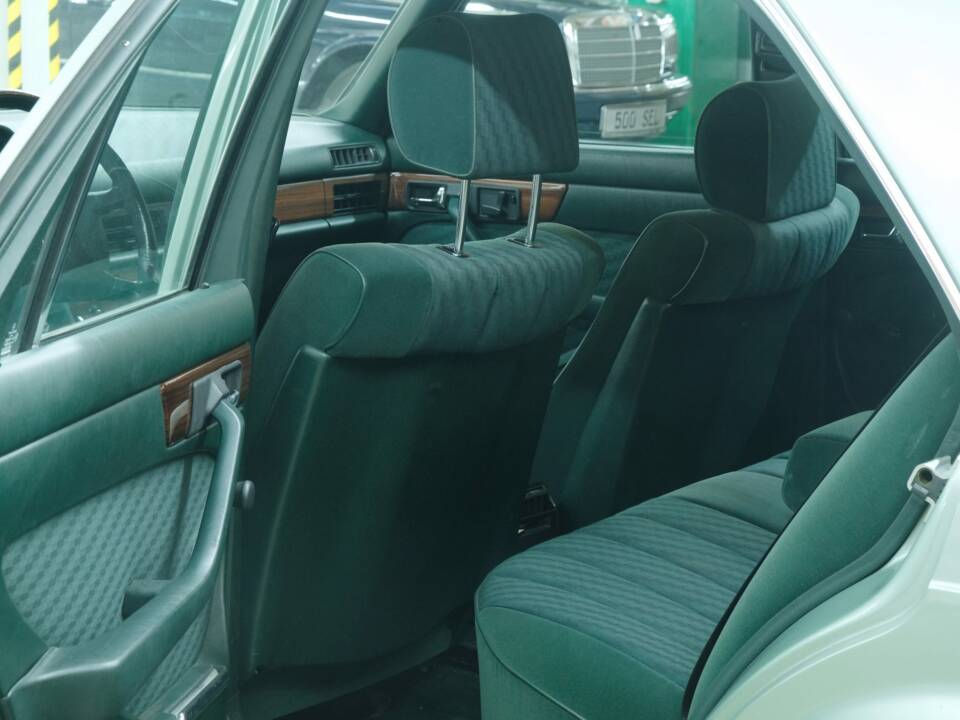 Bild 40/50 von Mercedes-Benz 300 SE (1986)