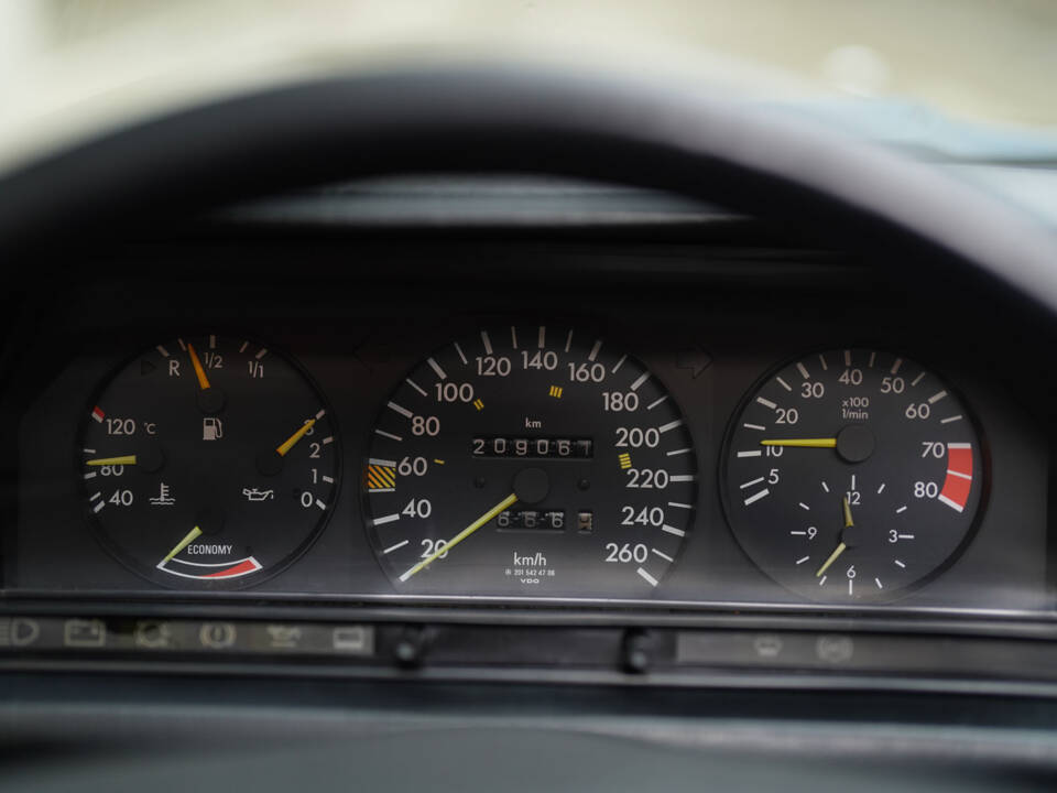 Image 20/83 of Mercedes-Benz 190 E 2.3-16 (1984)