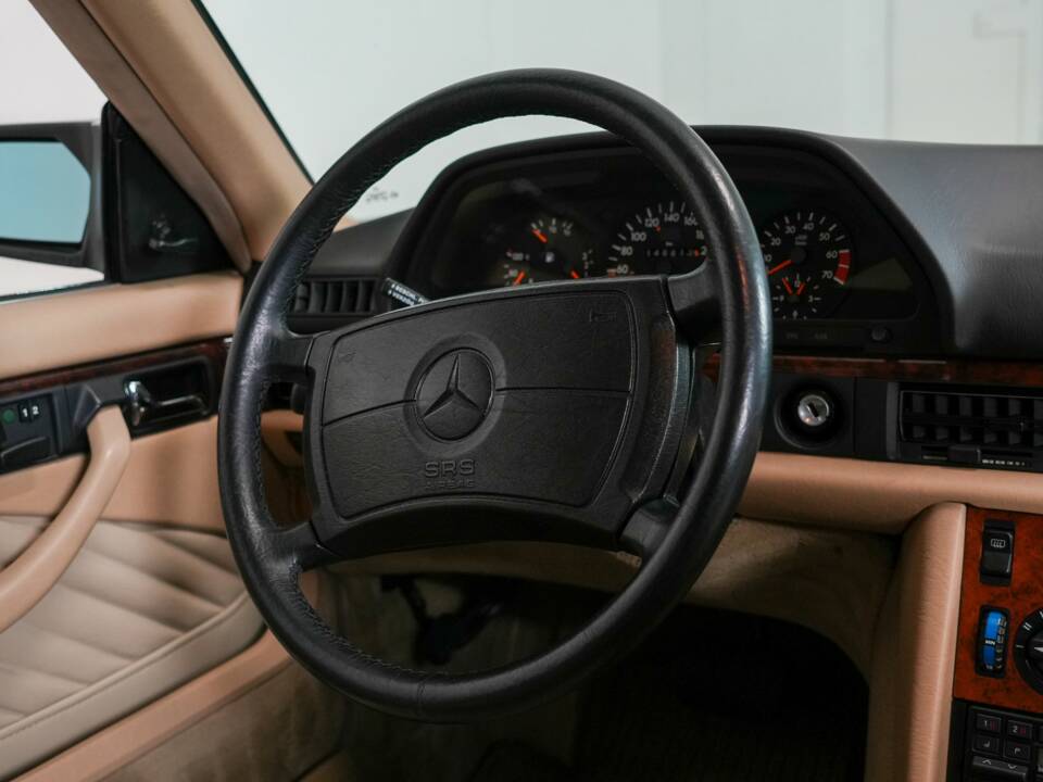 Image 16/41 of Mercedes-Benz 560 SEC (1990)