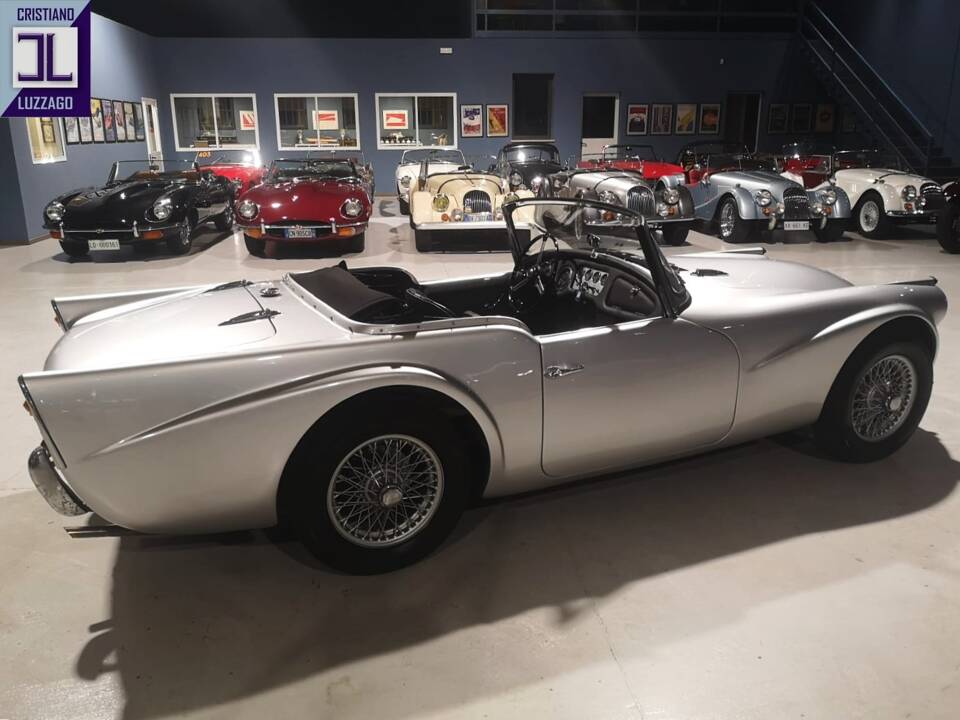 Image 7/37 of Daimler SP 250 (1960)