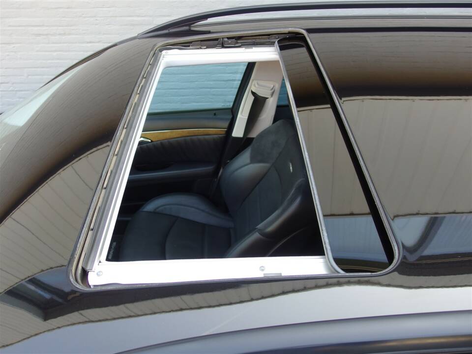 Image 33/98 of Mercedes-Benz E 63 AMG T (2008)
