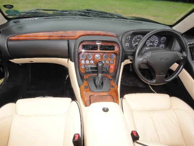 Image 15/30 de Aston Martin DB 7 Vantage Volante (2003)