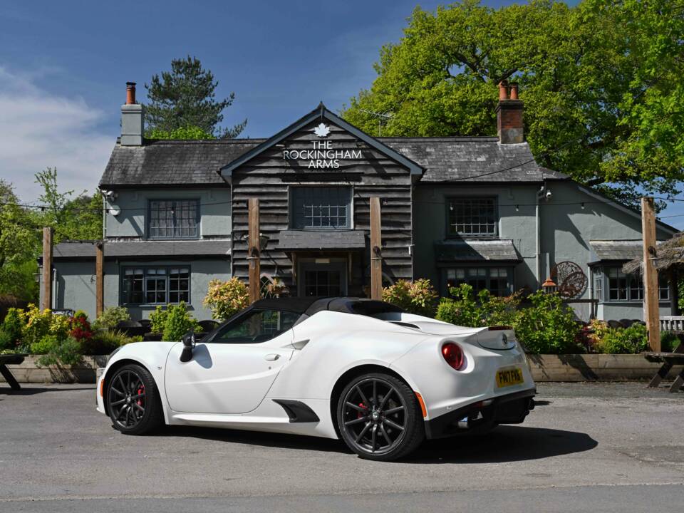 Image 25/50 of Alfa Romeo 4C Spider (2017)