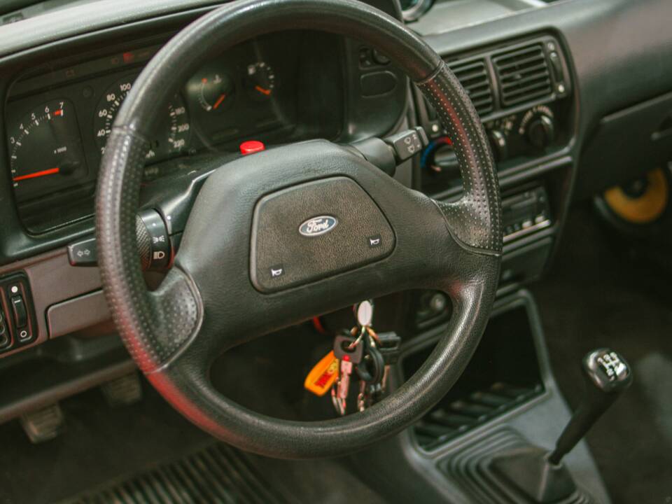 Bild 19/23 von Ford Escort turbo RS (1986)